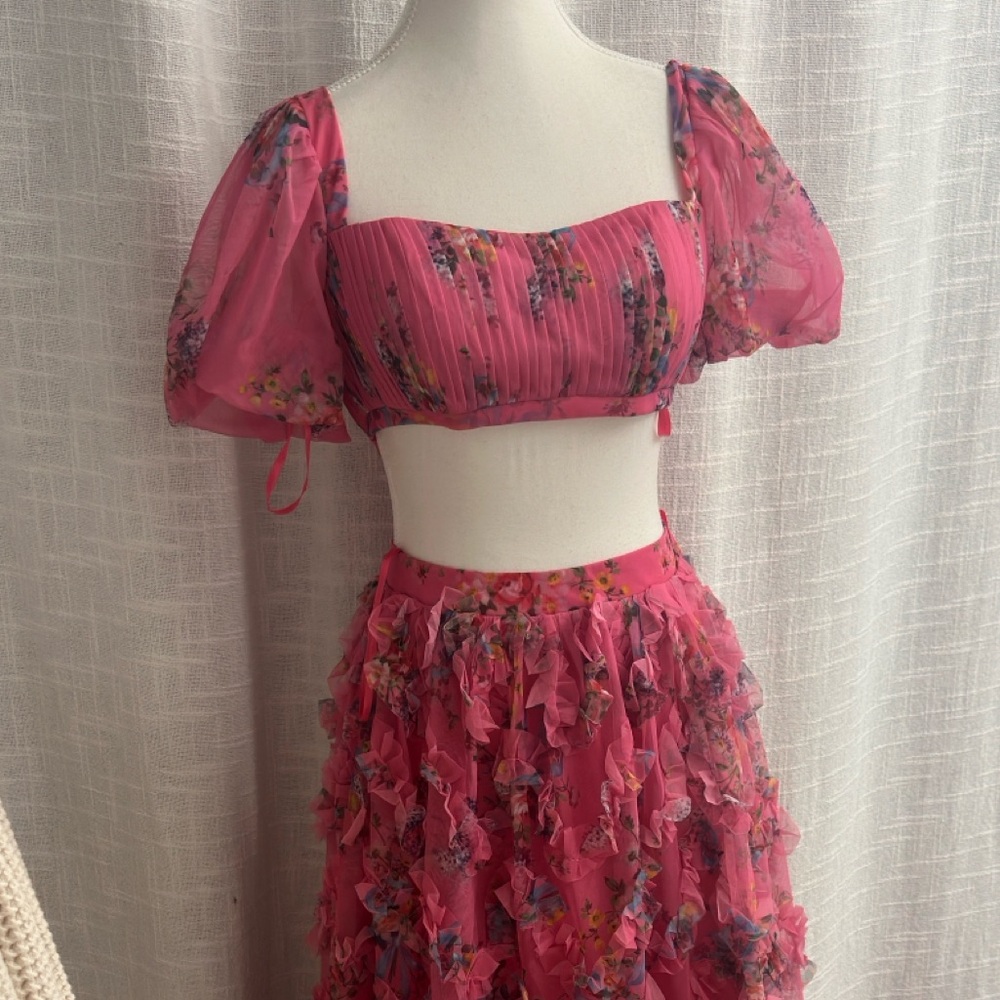Chic Floral Pink Skirt Set - Picture 2 of 9